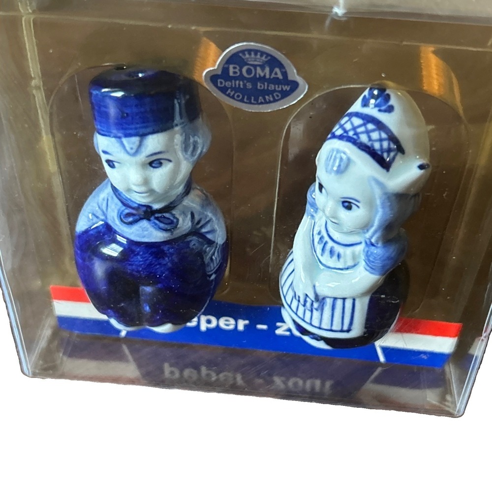 Vintage Holland BOMA Blue Delft Boy and Girl Salt & Pepper Shakers in Box New - Picture 3 of 5